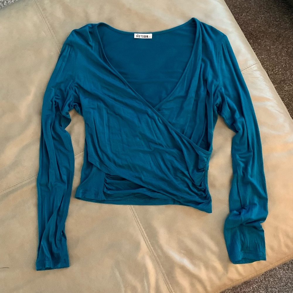 ♻️ 2/$8 ♻️ Faux Wrap Top DONATING SOON